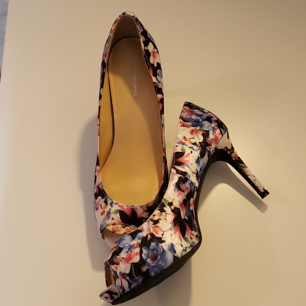 Colorful Liz Claiborne Heels- Size 8.5